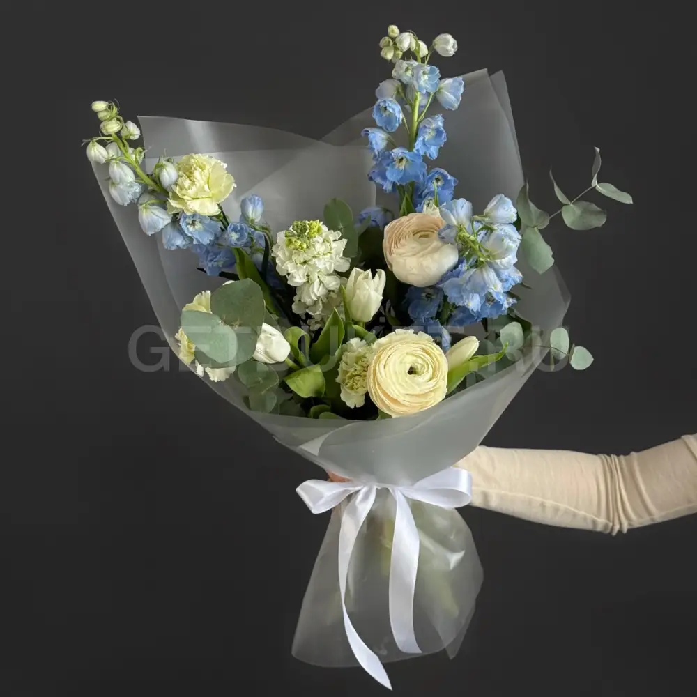 225275 Букет из дельфиниума и гвоздик с тюльпанами