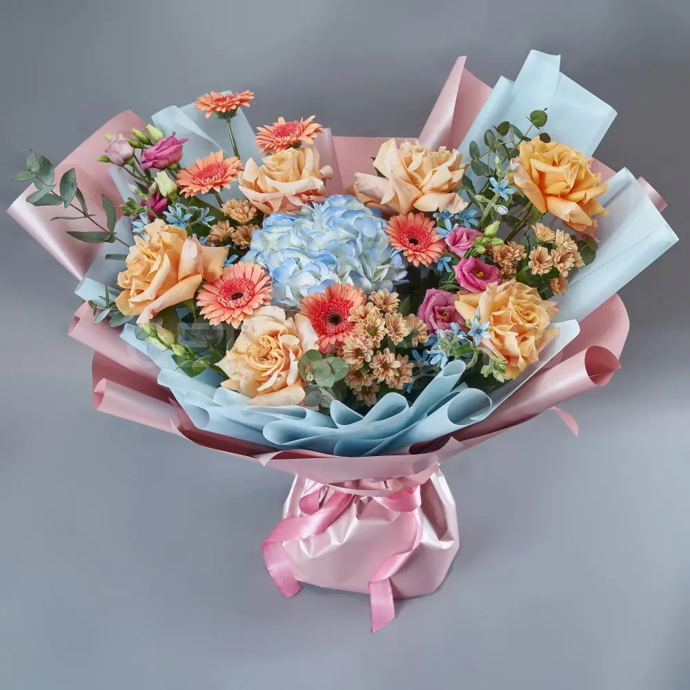 214898 Букет персиковых роз, гортензии и хризантемы