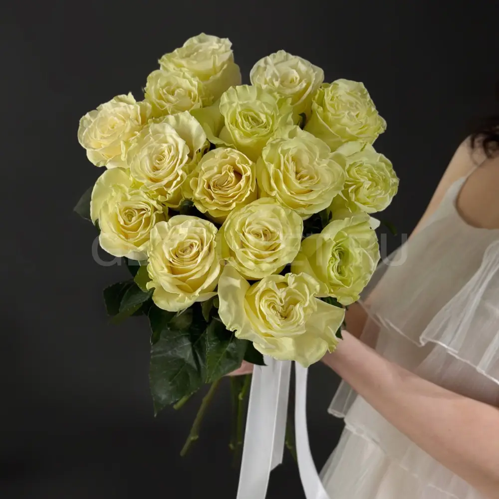 66050 Букет из 15 белых роз