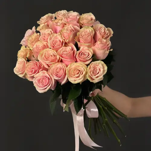 Букет из 25 нежно-розовых роз