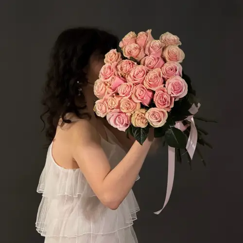 Букет из 25 нежно-розовых роз